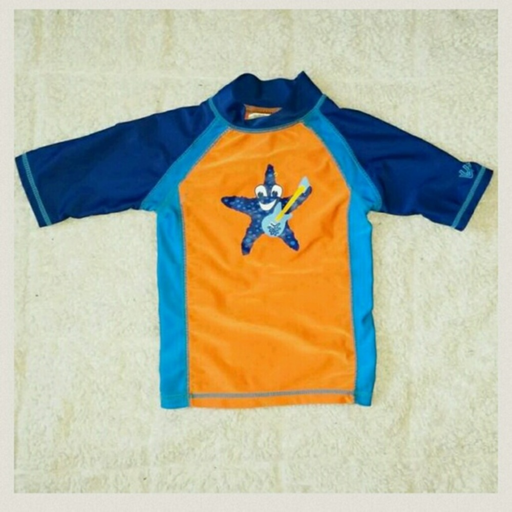🌻Rash guard by UV Skinz